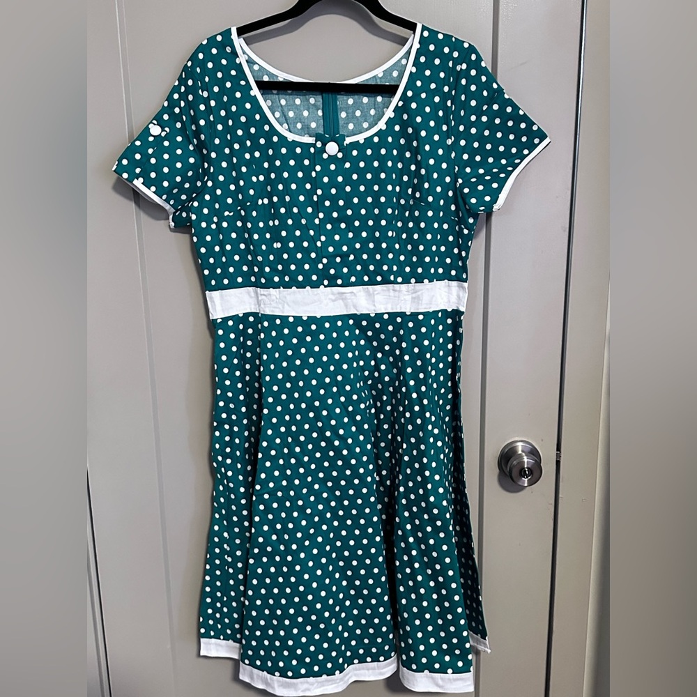 *Polka Dot ladies Dress - green and White